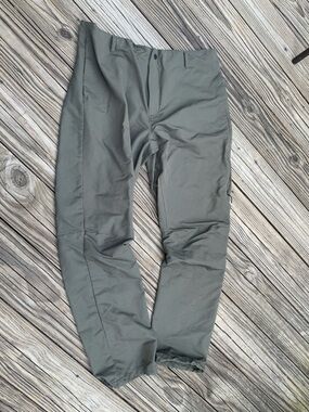 The North Face Men's Olive Green Stretch outdoor pants size  40 x 32